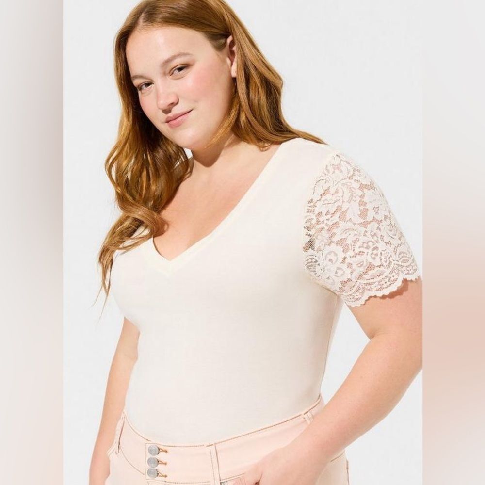 Torrid Classic Fit Cotton-Blend V-Neck Lace Sleeve Tee in Ivory Size 2 (2XL) NWT